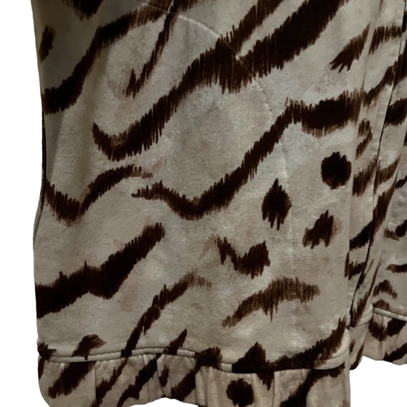 Fabulous animal print Zenergy Jacket - Picture 9 of 11